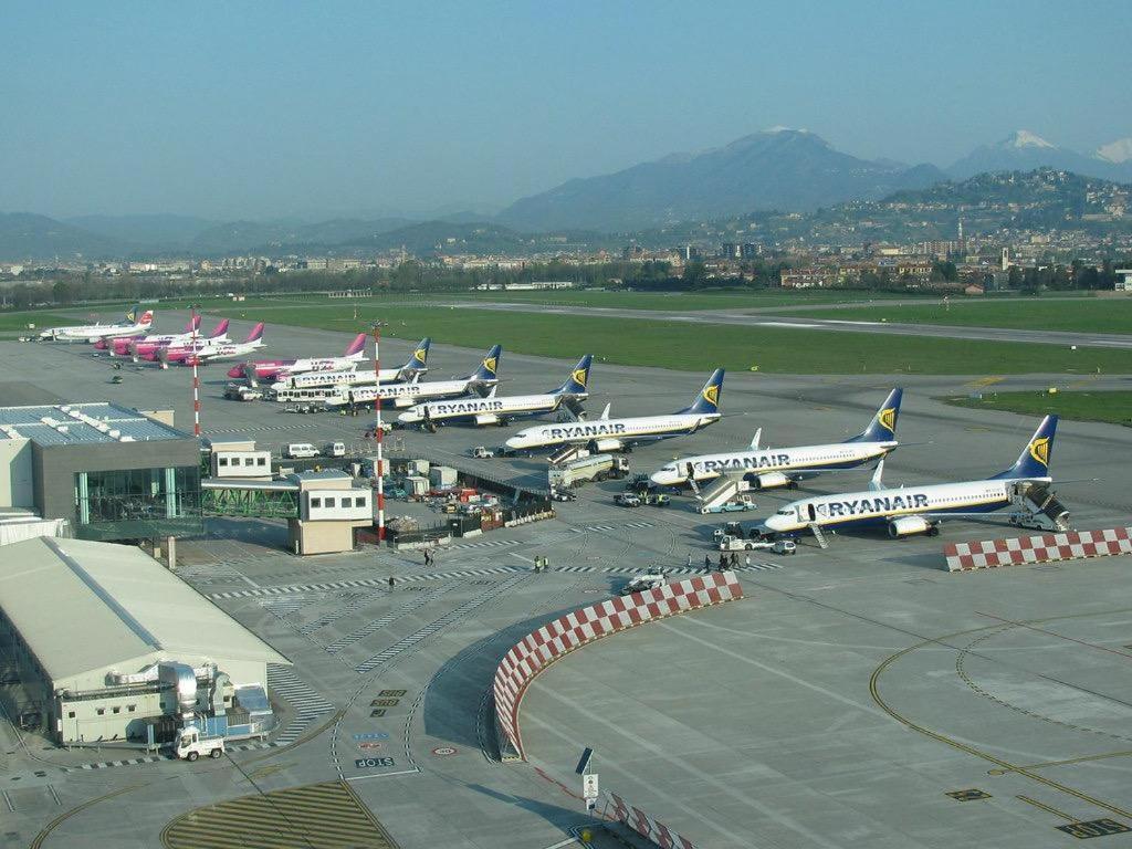 6 Minuti Airport Orio Al Serio, Vista Fiume E Wifi เซริอาเต ภายนอก รูปภาพ